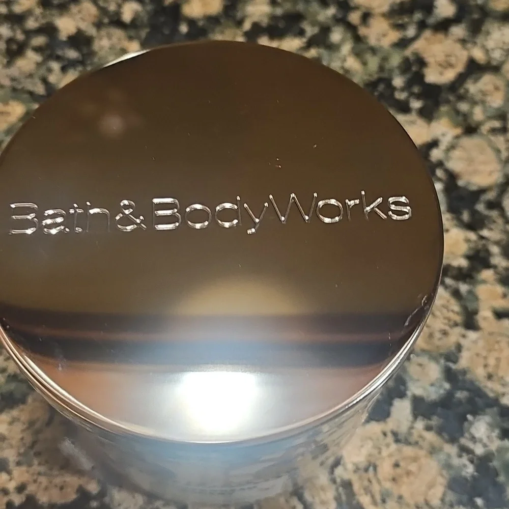 Bath & Body Works Gingerbread Bakery Scented Soy Blen 3 Wick Candle - Picture 3 of 4